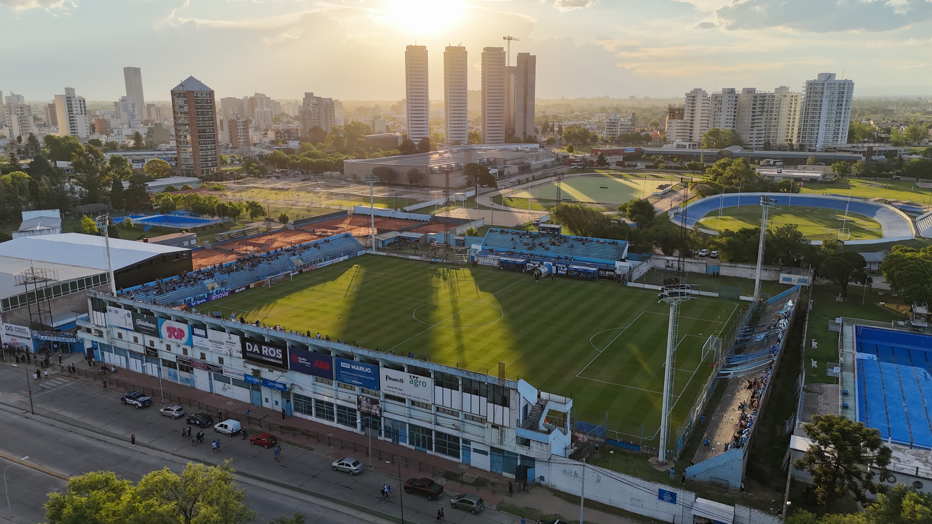 Estadio Antonio Candini - Atardecer sobre Avenida España